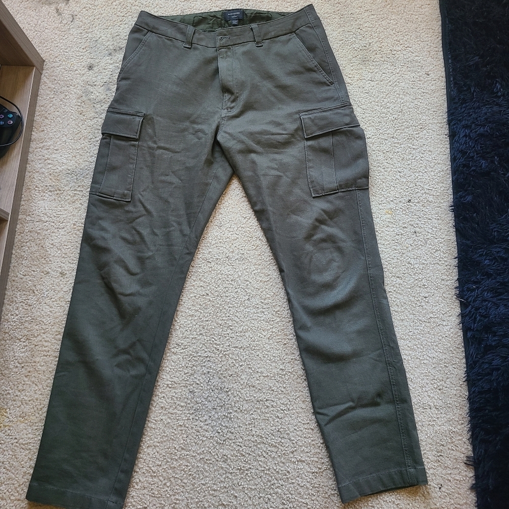 Olive Green Tapered Cargo Pant - BANANA REPUBLIC